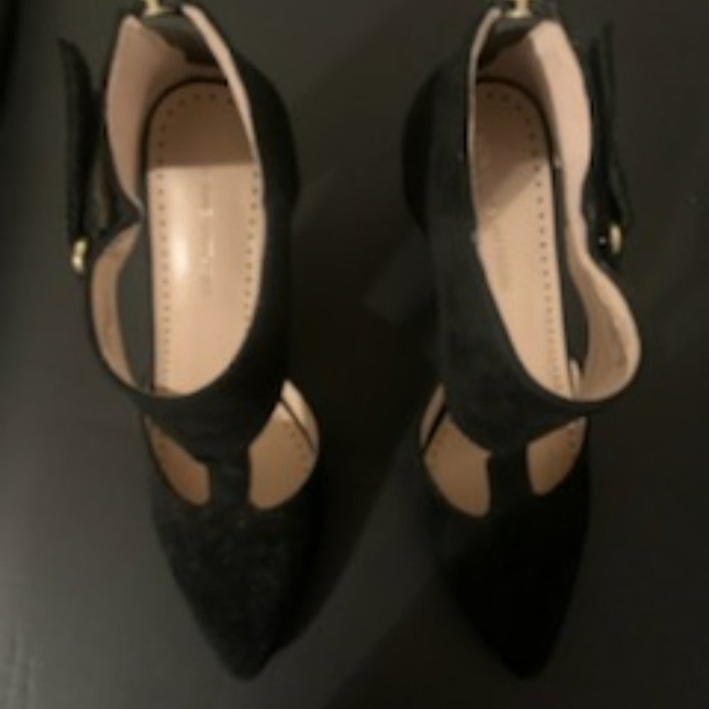 Adrienne Vittadini  size 8.5 black velvet pumps